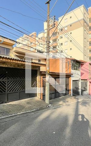 Casa à venda com 180m², 3 quartos e 3 vagasFachada + plaquinha