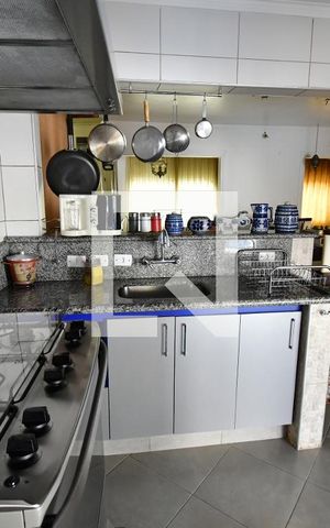 Casa à venda com 1090m², 3 quartos e 4 vagasCozinha do Salão Festa