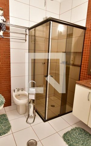 Casa à venda com 1090m², 3 quartos e 4 vagasBanheiro do Salão Festa