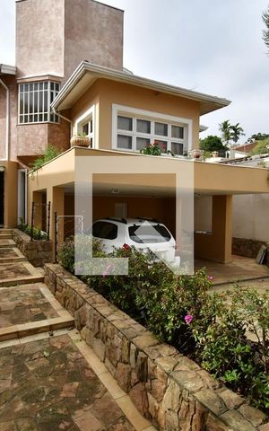 Casa à venda com 1090m², 3 quartos e 4 vagasGaragem