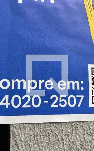 Casa à venda com 160m², 3 quartos e 2 vagas Casa à venda com 160m², 3 quartos e 2 vagasFachada