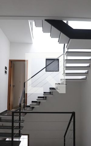 Casa à venda com 160m², 3 quartos e 2 vagasEscada
