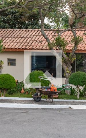 Casa de condomínio à venda com 129m², 2 quartos e 2 vagas Casa de condomínio à venda com 129m², 2 quartos e 2 vagasFachada e portaria