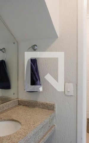 Casa à venda com 380m², 5 quartos e 6 vagasBanheiro de serviço
