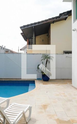 Casa à venda com 380m², 5 quartos e 6 vagasPiscina