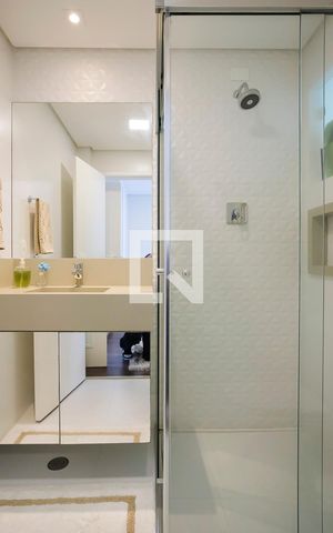 Casa à venda com 380m², 5 quartos e 6 vagasBanheiro da suíte 4