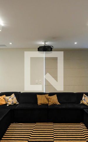 Casa à venda com 380m², 5 quartos e 6 vagasSala de TV