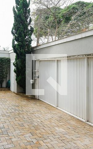 Casa à venda com 380m², 5 quartos e 6 vagasGaragem