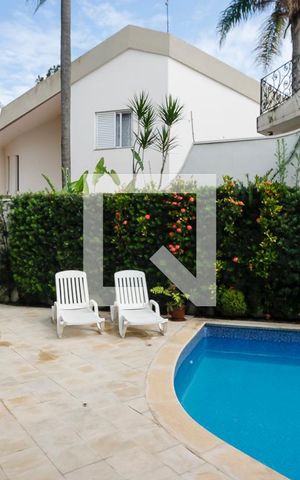 Casa à venda com 380m², 5 quartos e 6 vagasPiscina