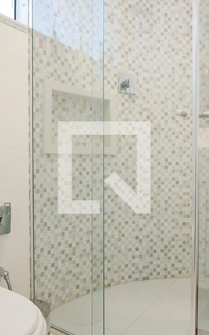Casa à venda com 380m², 5 quartos e 6 vagasBanheiro da suíte 3