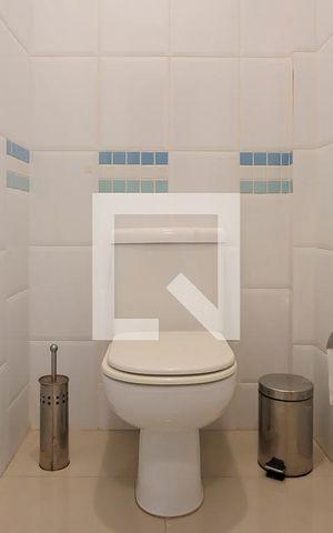 Casa à venda com 380m², 5 quartos e 6 vagasBanheiro de serviço