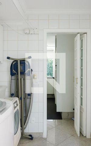 Casa à venda com 380m², 5 quartos e 6 vagasÁrea de serviço