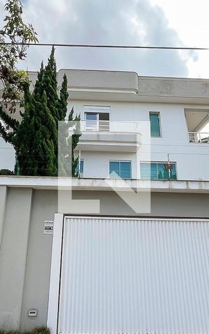 Casa à venda com 380m², 5 quartos e 6 vagasFachada + plaquinha