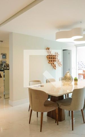 Casa à venda com 380m², 5 quartos e 6 vagasSala de jantar