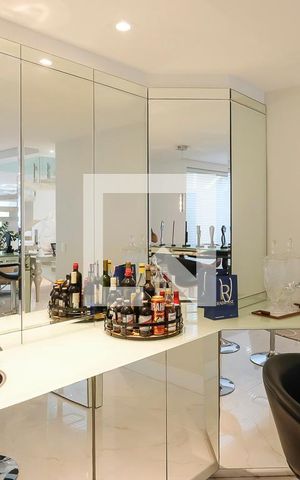 Casa à venda com 380m², 5 quartos e 6 vagasSala