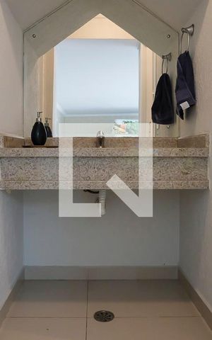 Casa à venda com 380m², 5 quartos e 6 vagasBanheiro de serviço