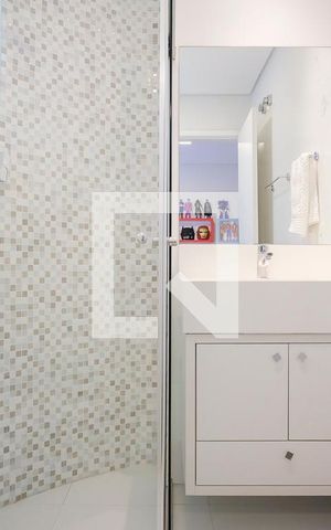 Casa à venda com 380m², 5 quartos e 6 vagasBanheiro da suíte 3
