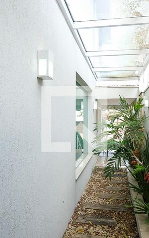 Casa à venda com 380m², 5 quartos e 6 vagasCorredor entrada
