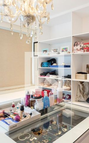 Casa à venda com 380m², 5 quartos e 6 vagasCloset da suíte 1