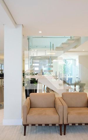 Casa à venda com 380m², 5 quartos e 6 vagasSala