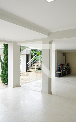 Casa à venda com 380m², 5 quartos e 6 vagasGaragem