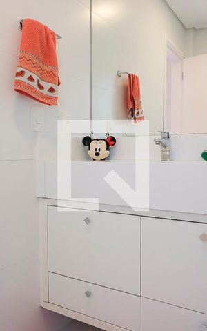 Casa à venda com 380m², 5 quartos e 6 vagasBanheiro da suíte 2