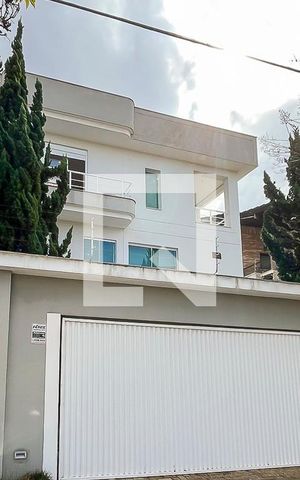 Casa à venda com 380m², 5 quartos e 6 vagasFachada + plaquinha