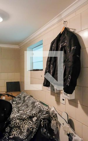 Casa à venda com 380m², 5 quartos e 6 vagasQuarto de serviço