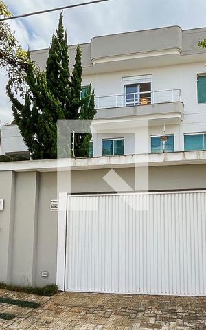 Casa à venda com 380m², 5 quartos e 6 vagasFachada + plaquinha