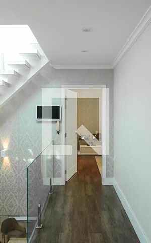Casa à venda com 380m², 5 quartos e 6 vagasCorredor dos quartos