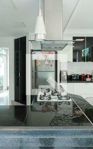 Casa à venda com 380m², 5 quartos e 6 vagasCozinha