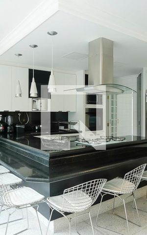 Casa à venda com 380m², 5 quartos e 6 vagasCozinha
