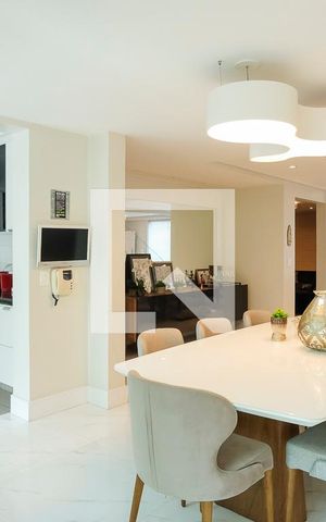 Casa à venda com 380m², 5 quartos e 6 vagasSala de jantar