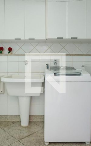 Casa à venda com 380m², 5 quartos e 6 vagasÁrea de serviço