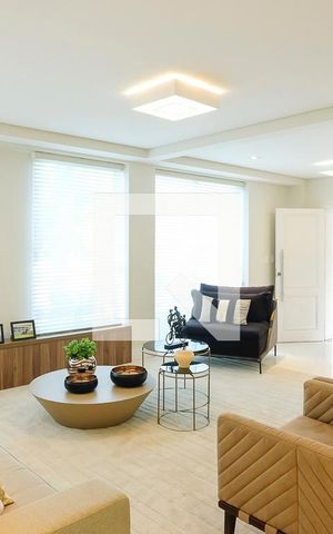 Casa à venda com 380m², 5 quartos e 6 vagasSala