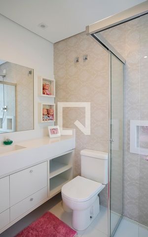Casa à venda com 380m², 5 quartos e 6 vagasBanheiro da suíte 2