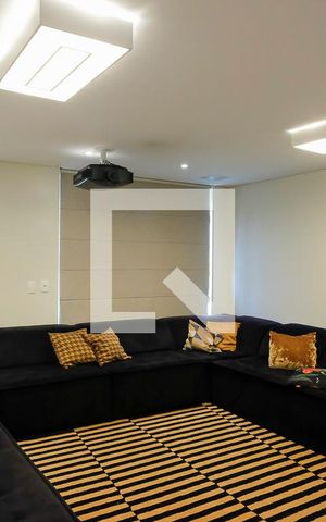 Casa à venda com 380m², 5 quartos e 6 vagasSala de TV