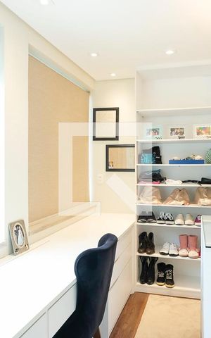 Casa à venda com 380m², 5 quartos e 6 vagasCloset da suíte 1