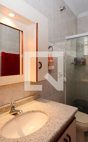 Casa à venda com 192m², 3 quartos e 2 vagas Casa à venda com 192m², 3 quartos e 2 vagasBanheiro Social
