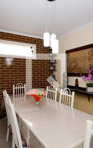 Casa à venda com 192m², 3 quartos e 2 vagas Casa à venda com 192m², 3 quartos e 2 vagascopa
