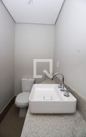 Apartamento à venda com 181m², 4 quartos e 3 vagasBanheiro da Suíte 2