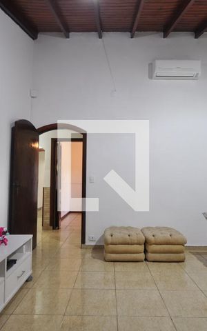 Casa à venda com 200m², 3 quartos e 3 vagasSala