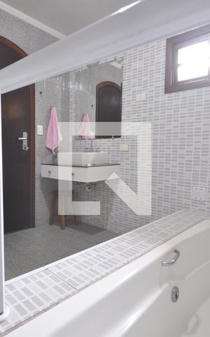 Casa à venda com 200m², 3 quartos e 3 vagasBanheiro da Suíte