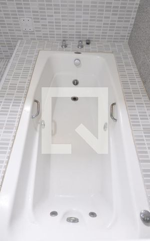 Casa à venda com 200m², 3 quartos e 3 vagasBanheira da Suíte
