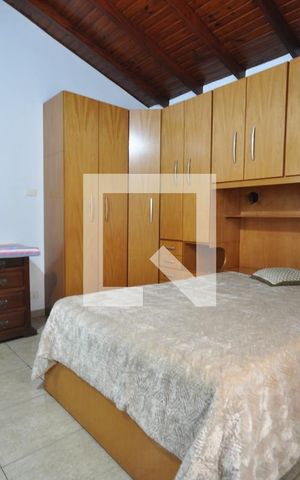 Casa à venda com 200m², 3 quartos e 3 vagasQuarto Suíte
