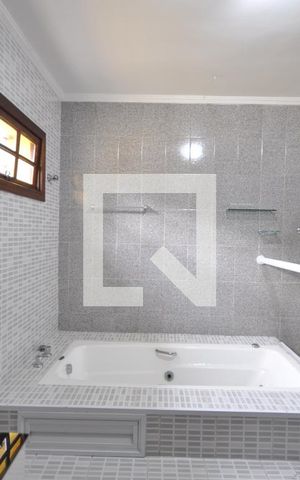 Casa à venda com 200m², 3 quartos e 3 vagasBanheiro da Suíte