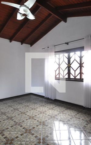 Casa à venda com 200m², 3 quartos e 3 vagasSala de TV