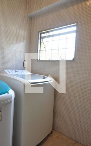 Casa à venda com 200m², 3 quartos e 3 vagasÁrea de Serviço