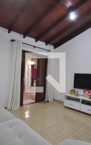Casa à venda com 200m², 3 quartos e 3 vagasSala