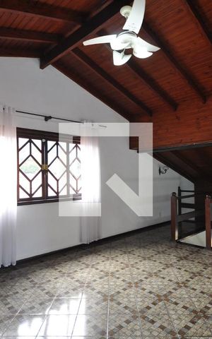 Casa à venda com 200m², 3 quartos e 3 vagasSala de TV